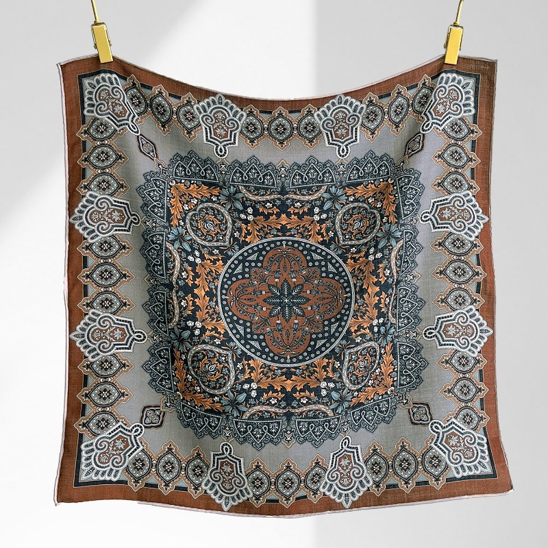 Travel Accessories Neck - Central Compass Persischer Blumenmuster-Quadratschal 30% Maulbeerseide